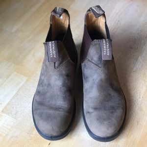 Blundstone women’s size 4 Aust (7 US) boot.